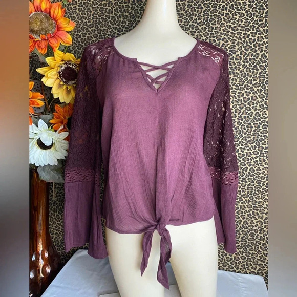 Mudd Tops - 🌻5/$25🌻MUDD Lace Bell Sleeved Cropped Tie Front | SMALL |